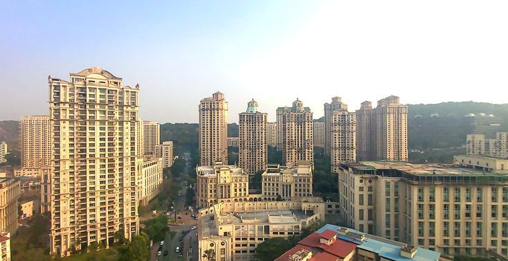 Hiranandani Gardens skyline
